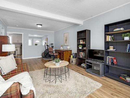 217 Main St E, Shelburne, ON - Indoor Photo Showing Living Room