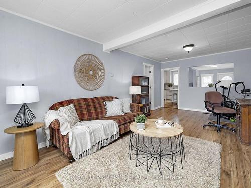 217 Main St E, Shelburne, ON - Indoor Photo Showing Living Room