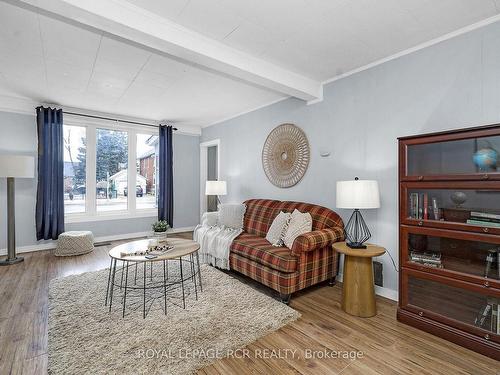 217 Main St E, Shelburne, ON - Indoor Photo Showing Living Room