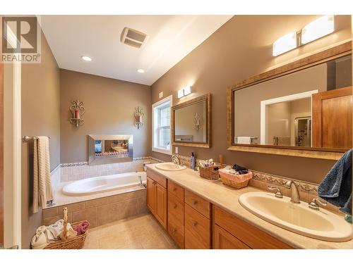 3210 / 3208 Cory Road Lot# C, Keremeos, BC - Indoor Photo Showing Bathroom