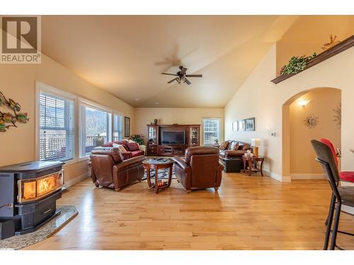 3210 / 3208 Cory Road Lot# C, Keremeos, BC - Indoor Photo Showing Living Room