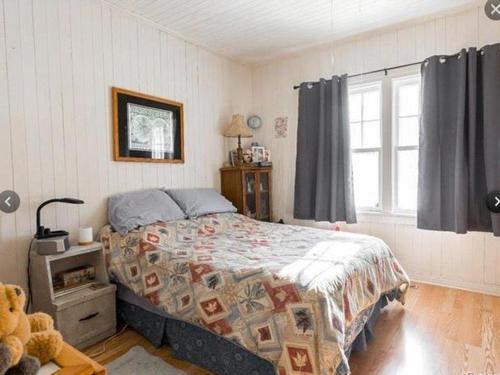 Chambre Ã Â coucher - 2895  - 2897 Route Harwood, Saint-Lazare, QC - Indoor Photo Showing Bedroom