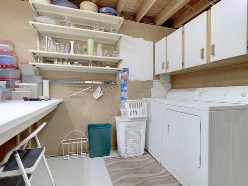 Salle de lavage - 2225 Rue D'York, Longueuil (Saint-Hubert), QC - Indoor Photo Showing Laundry Room