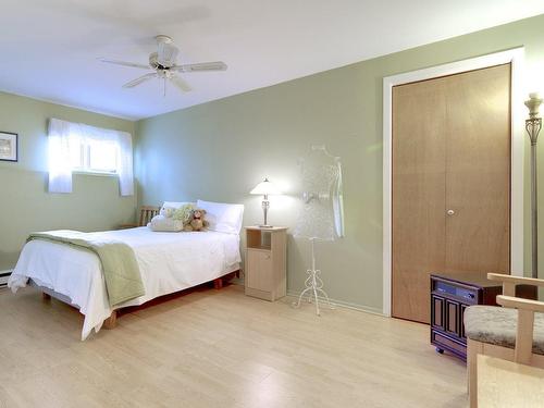 Chambre Ã Â coucher - 2225 Rue D'York, Longueuil (Saint-Hubert), QC - Indoor Photo Showing Bedroom