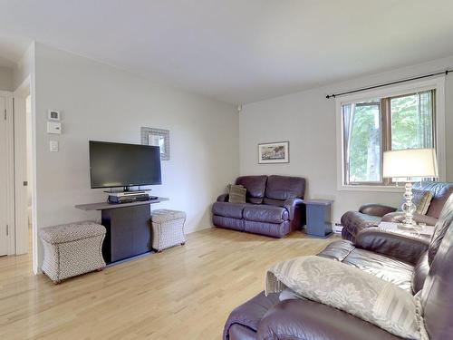 Salon - 2225 Rue D'York, Longueuil (Saint-Hubert), QC - Indoor Photo Showing Living Room