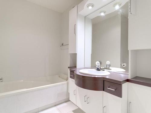 Salle de bains - 2225 Rue D'York, Longueuil (Saint-Hubert), QC - Indoor Photo Showing Bathroom