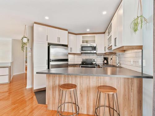 Cuisine - 5247 Rue Belmont, Longueuil (Saint-Hubert), QC - Indoor Photo Showing Kitchen