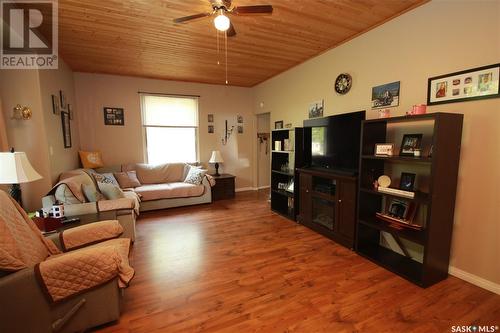 407 2Nd Street E, Wilkie, SK - Indoor Photo Showing Living Room