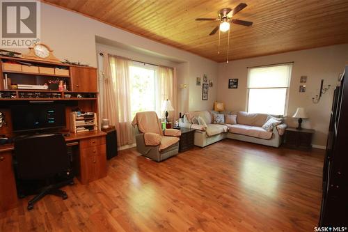 407 2Nd Street E, Wilkie, SK - Indoor Photo Showing Living Room