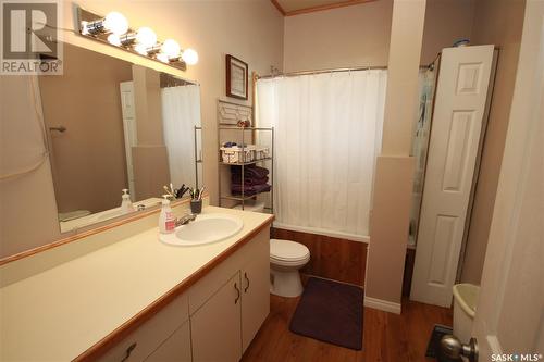 407 2Nd Street E, Wilkie, SK - Indoor Photo Showing Bathroom