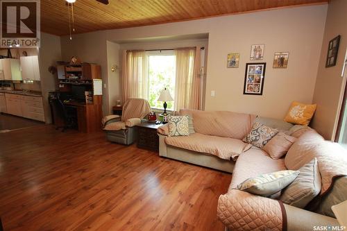 407 2Nd Street E, Wilkie, SK - Indoor Photo Showing Living Room