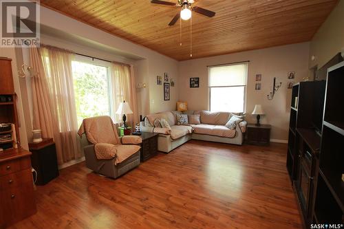 407 2Nd Street E, Wilkie, SK - Indoor Photo Showing Living Room