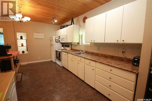 407 2Nd Street E, Wilkie, SK - Indoor Photo Showing Kitchen