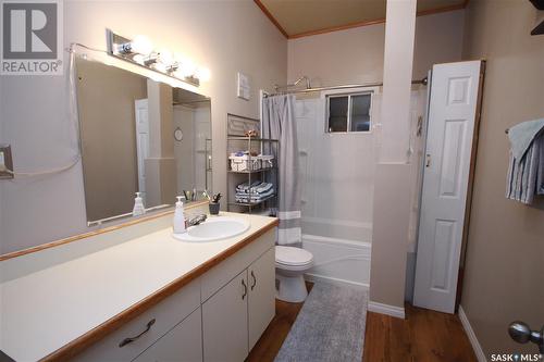 407 2Nd Street E, Wilkie, SK - Indoor Photo Showing Bathroom