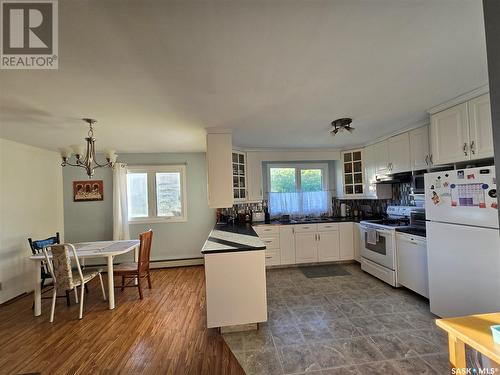 100 Lundy Place, Stoughton, SK - Indoor Photo Showing Kitchen