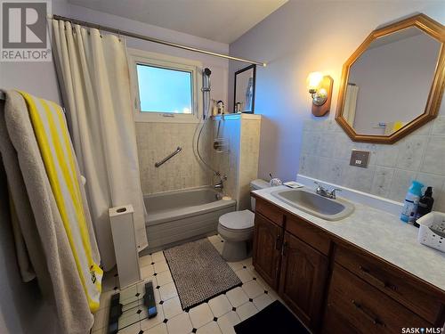 100 Lundy Place, Stoughton, SK - Indoor Photo Showing Bathroom
