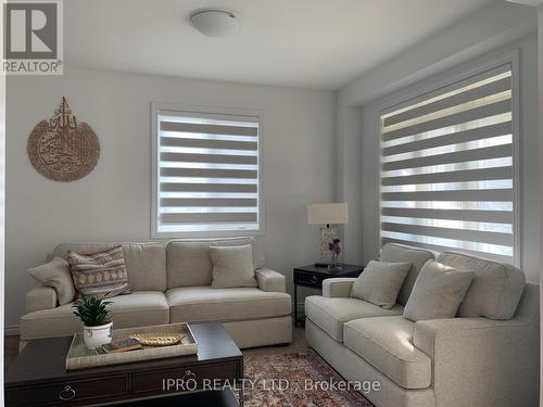 23 Whitton Drive, Brantford, ON - Indoor Photo Showing Living Room