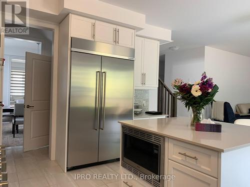 23 Whitton Drive, Brantford, ON - Indoor Photo Showing Kitchen