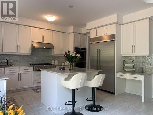 23 Whitton Drive, Brantford, ON - Indoor Photo Showing Kitchen With Stainless Steel Kitchen With Upgraded Kitchen