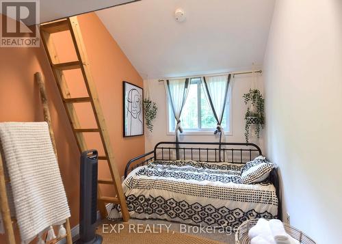 245 Musquash Road, Gravenhurst, ON - Indoor Photo Showing Bedroom