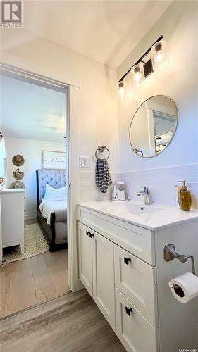 564 25Th Street W, Prince Albert, SK - Indoor Photo Showing Bathroom