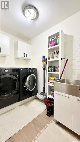 564 25Th Street W, Prince Albert, SK - Indoor Photo Showing Laundry Room