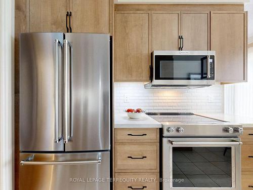 1201-2 Aberfoyle Cres, Toronto, ON - Indoor Photo Showing Kitchen With Upgraded Kitchen