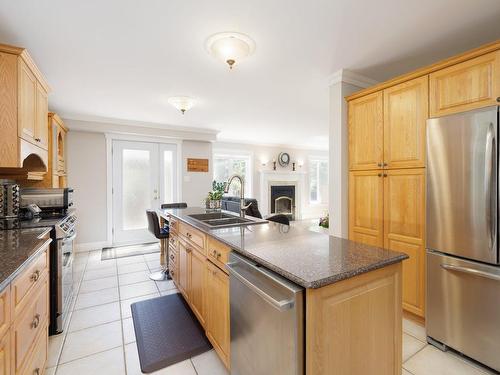 Kitchen - 2066 Place De L'Armurier, Saint-Lazare, QC - Indoor Photo Showing Kitchen With Double Sink