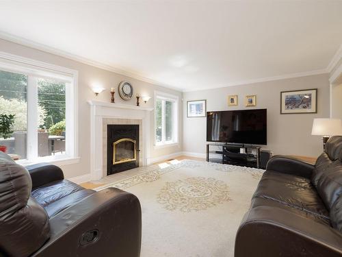 Family room - 2066 Place De L'Armurier, Saint-Lazare, QC - Indoor Photo Showing Living Room With Fireplace