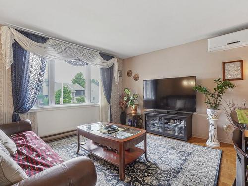 Salon - 1074 Rue De Belgrade O., Laval (Auteuil), QC - Indoor Photo Showing Living Room