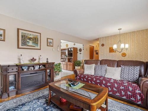 Salon - 1074 Rue De Belgrade O., Laval (Auteuil), QC - Indoor Photo Showing Living Room