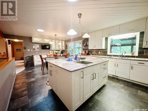 350 Battleford Trail, Swift Current, SK - Indoor Photo Showing Kitchen With Double Sink