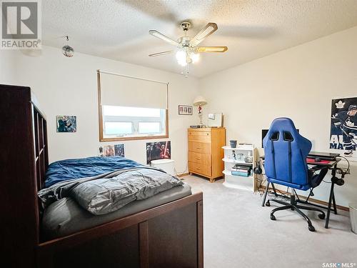 350 Battleford Trail, Swift Current, SK - Indoor Photo Showing Bedroom