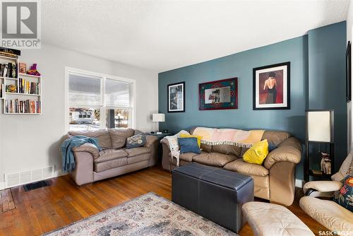 3411 Mccallum Avenue, Regina, SK - Indoor Photo Showing Living Room