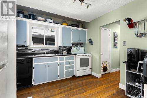 3411 Mccallum Avenue, Regina, SK - Indoor Photo Showing Kitchen With Double Sink