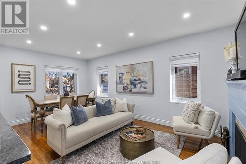 857 Thompson Blvd, Windsor, ON - Indoor Photo Showing Living Room