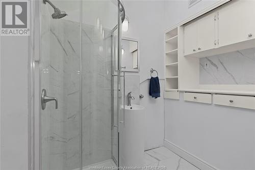 857 Thompson Blvd, Windsor, ON - Indoor Photo Showing Bathroom