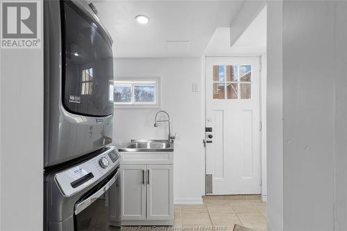 857 Thompson Blvd, Windsor, ON - Indoor Photo Showing Laundry Room