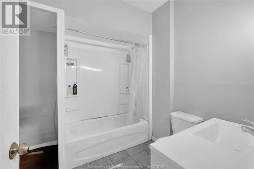 541 Bridge Avenue, Windsor, ON - Indoor Photo Showing Bathroom
