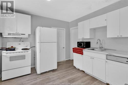 541 Bridge Avenue, Windsor, ON - Indoor Photo Showing Kitchen