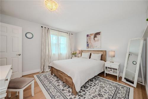 33 Hyslop Drive, Caledonia, ON - Indoor Photo Showing Bedroom