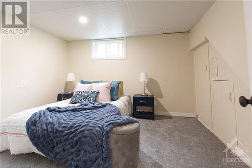 566 Athlone Avenue S, Ottawa, ON - Indoor Photo Showing Bedroom