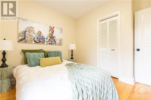 566 Athlone Avenue S, Ottawa, ON - Indoor Photo Showing Bedroom