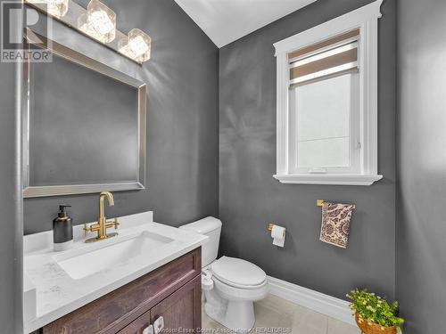 1077 Chateau Avenue, Windsor, ON - Indoor Photo Showing Bathroom