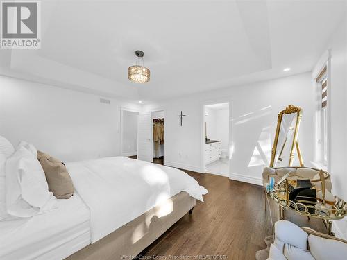 1077 Chateau Avenue, Windsor, ON - Indoor Photo Showing Bedroom