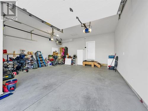 1077 Chateau Avenue, Windsor, ON - Indoor Photo Showing Garage