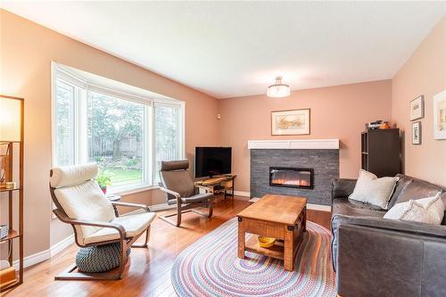 10 Montebello Court, Hamilton, ON - Indoor Photo Showing Living Room With Fireplace