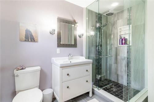 10 Montebello Court, Hamilton, ON - Indoor Photo Showing Bathroom