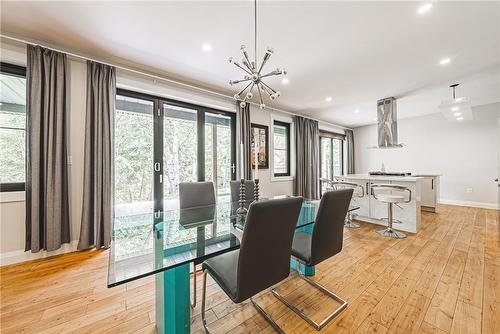 829 Forest Glen Avenue, Burlington, ON - Indoor Photo Showing Dining Room