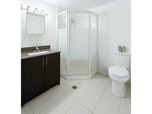 Lower-704 Abana Rd, Mississauga, ON - Indoor Photo Showing Bathroom